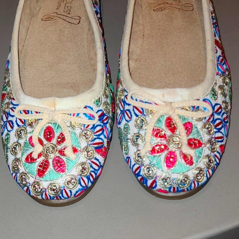 Aerosoles Stitch Shoes - Picture 2 of 7